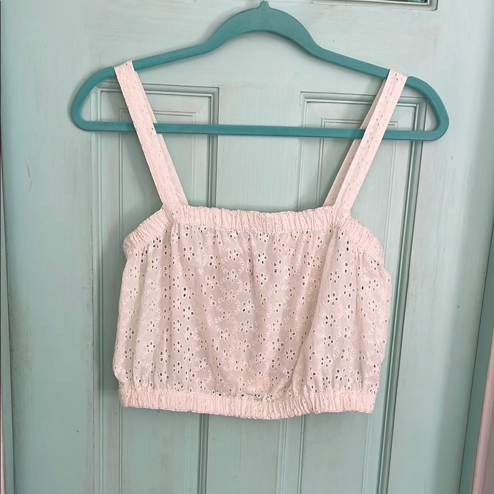 Madewell eyelet crop tank top
Size small
White
